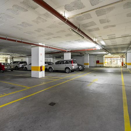 Whome Family Condo - Urban Retreat With Parking, Ac, Elevator In Great Location Lisbon Exterior photo