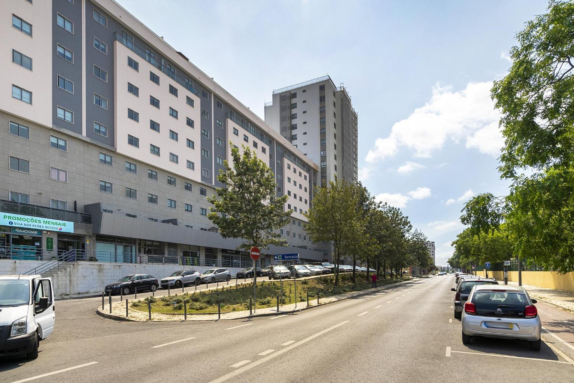 Whome Family Condo - Urban Retreat With Parking, Ac, Elevator In Great Location Lisbon Exterior photo