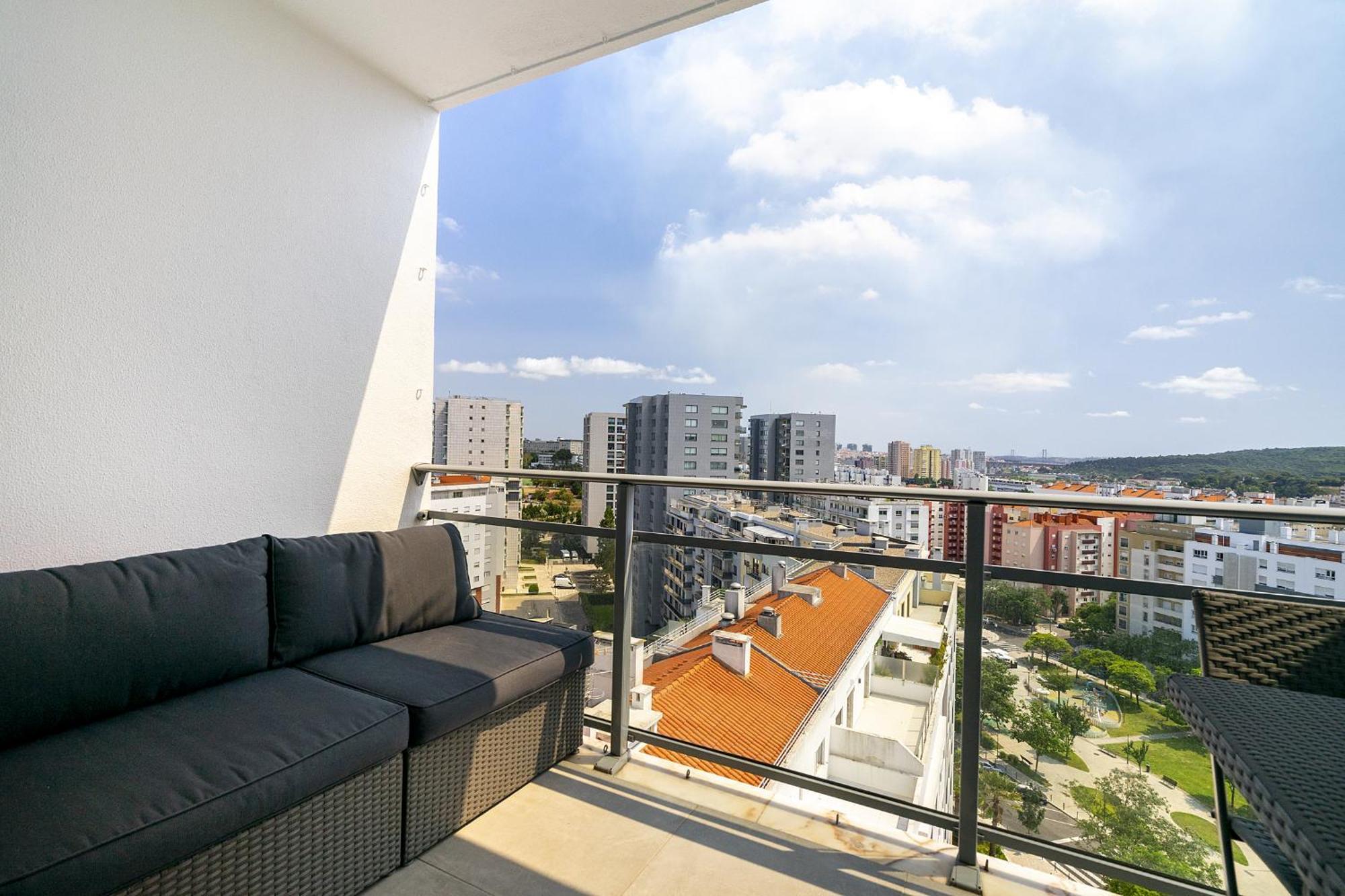Whome Family Condo - Urban Retreat With Parking, Ac, Elevator In Great Location Lisbon Exterior photo