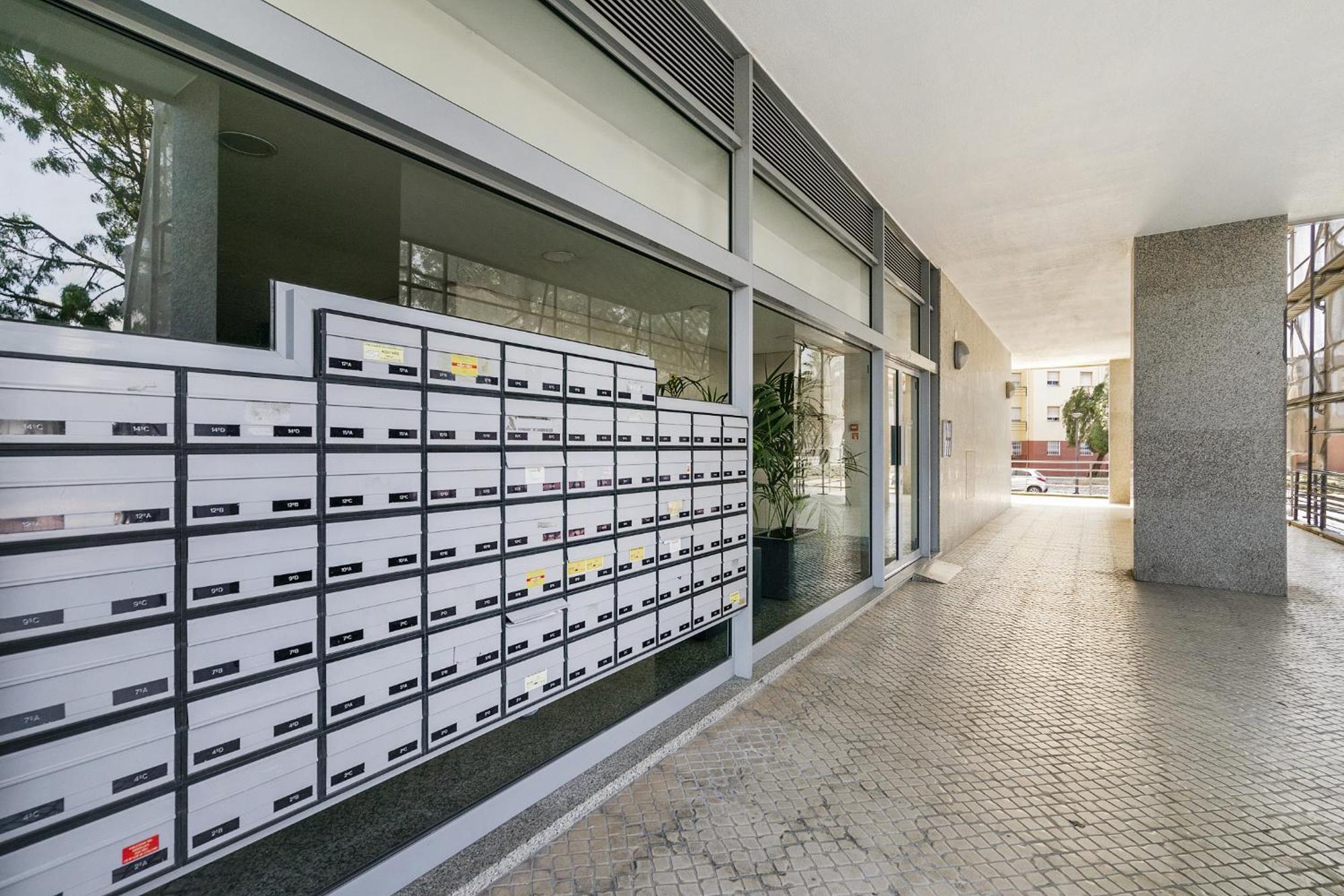 Whome Family Condo - Urban Retreat With Parking, Ac, Elevator In Great Location Lisbon Exterior photo